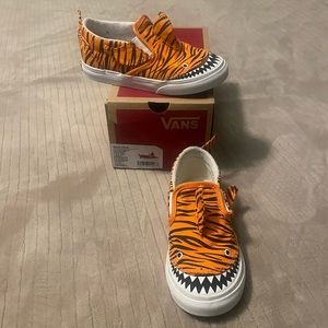 Vans tiger shark slip on